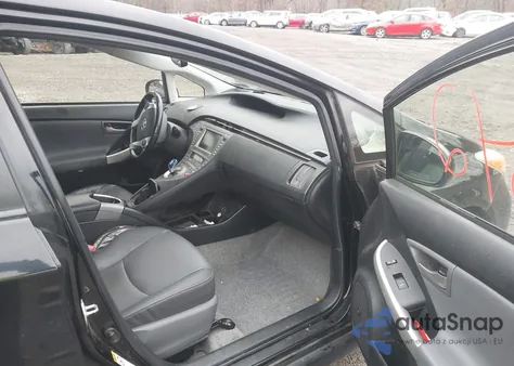 2013 Toyota Prius Four z USA, uszkodzony, nr VIN JTDKN3DU6D5587340